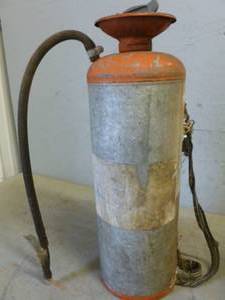 lot 8 image: Vintage Sprayer
