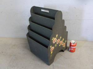 lot 34 image: Vintage Magazine Rack