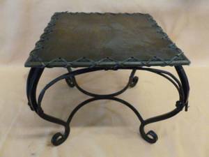 lot 38 image: Floor Vase Stand