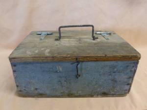 lot 40 image: Vintage Carpenters Box
