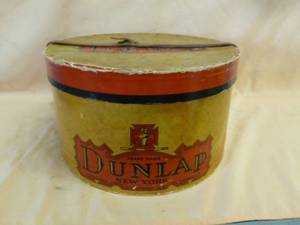 lot 44 image: Vintage Hat Box