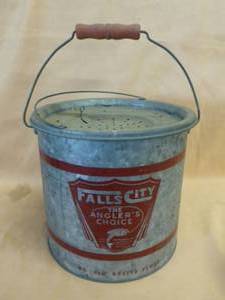 lot 47 image: Vintage Minnow Bucket
