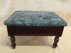 lot 65 image: Sewing Box