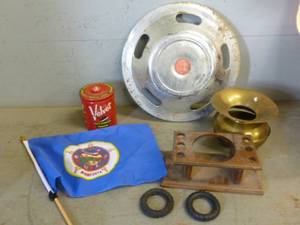 lot 91 image: Vintage Items