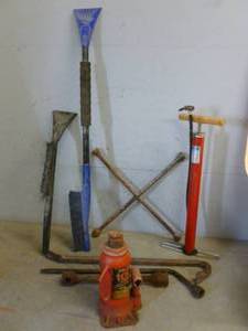 lot 93 image: Vintage Automotive Tools
