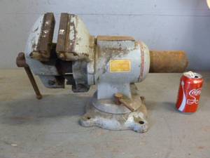 lot 101 image: Bench Vise