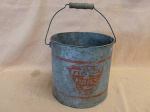 lot 102 image: Vintage Minnow Bucket