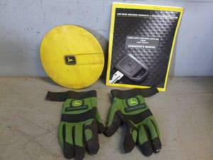 lot 128 image: John Deere Items