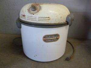 lot 130 image: Vintage Countertop Wash Machine