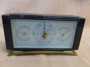 lot 162 image: Vintage Mantle Decoration