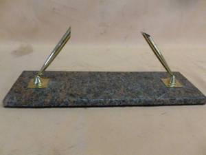 lot 197 image: Granite Desk Pen Holder