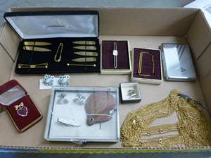 lot 207 image: Jewelry