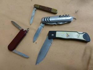 lot 218 image: Pocket Knives