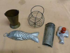 lot 280 image: Vintage Items