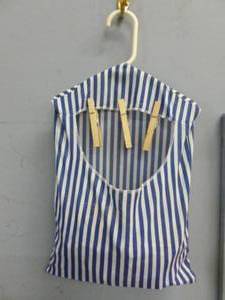 lot 289 image: Wooden Clothespins