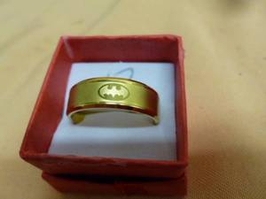 lot 305 image: Mens Ring