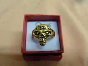 lot 307 image: Mens Ring