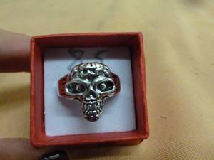 lot 310 image: Mens Ring