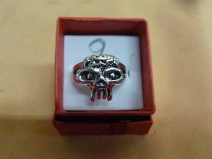 lot 312 image: Mens Ring