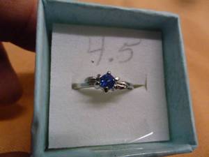 lot 313 image: Ladies Ring