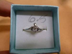 lot 314 image: Ladies Ring