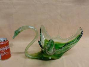 lot 320 image: Art Glass Centerpiece