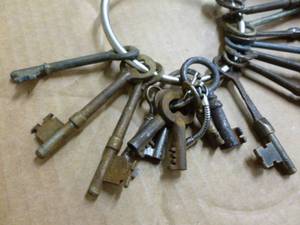 lot 337 image: Vintage Keys