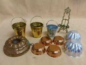 lot 338 image: Miniature Items