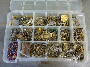 lot 339 image: Jewelry Pieces
