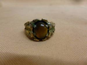 lot 364 image: Mens Ring
