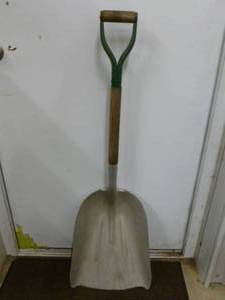 lot 378 image: Aluminum Scoop Shovel