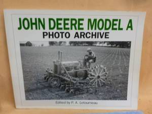 lot 402 image: John Deere Collectible