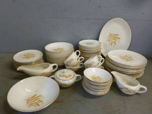 lot 409 image: Vintage Golden Wheat Dish Set