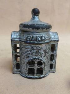 lot 464 image: Antique Cast Iron Bank