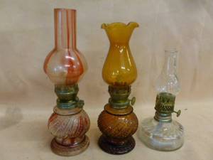 lot 483 image: Vintage Oil Lamps