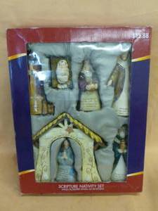 lot 493 image: Nativity Set