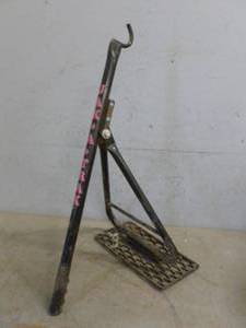 lot 496 image: Snowmobile Lift