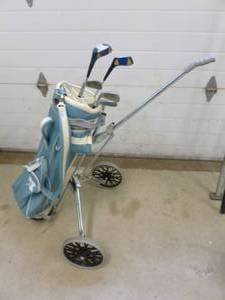 lot 503 image: Vintage Golf Set