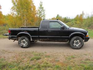 lot 1 image: 2000 Chevy S10 Pickup