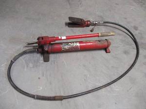 lot 8 image: Banner Hydraulic Handpump