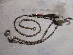 lot 9 image: Tugit Chain Hoist