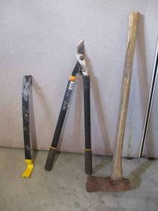 lot 26 image: Fiskar Trimmers Stanley Wonder Bar