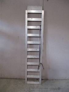 lot 28 image: Loading Ramp