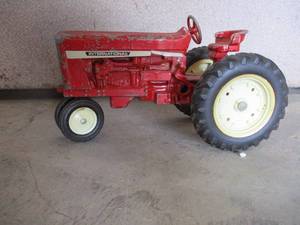 lot 41 image: International Toy Tractor