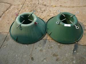 lot 10 image: Lot of Christmas Tree Stands