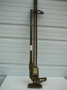 lot 12 image: 48 Farm Jack