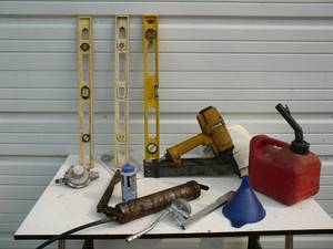 lot 30 image: Lot of Tools