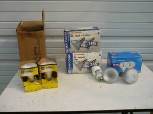 lot 33 image: Lot of Light Bulbs