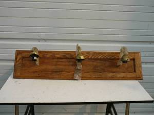 lot 34 image: Bathroom Light Fixture