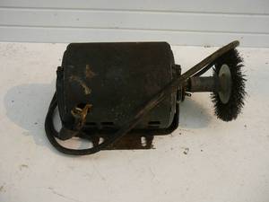 lot 35 image: Motor With Wire Brush 13 HP